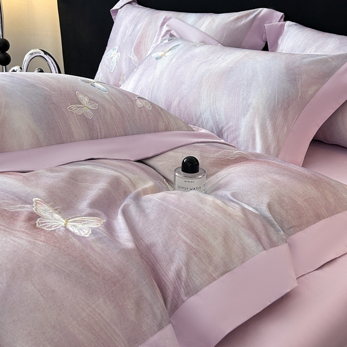 91家纺网 家纺一手货源 找家纺 博纳家纺 2025新款正宗3221纯棉磨毛全棉印绣拼角四件套-幻影 浅紫