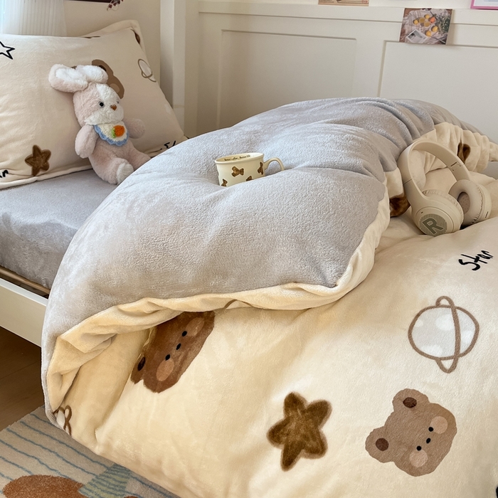 91家纺网 家纺一手货源 找家纺 川悦生活 2025新款加厚保暖高克重牛奶绒宿舍三件套 星际小熊