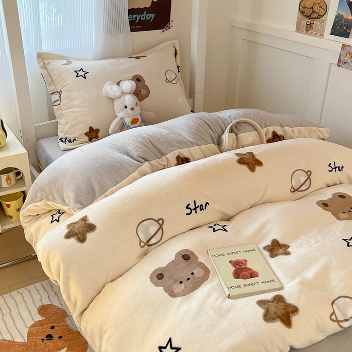 91家纺网 家纺一手货源 找家纺 川悦生活 2025新款加厚保暖高克重牛奶绒宿舍三件套 星际小熊