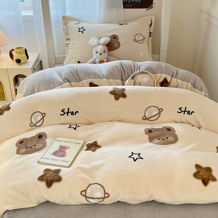 91家纺网 家纺一手货源 找家纺 川悦生活 2025新款加厚保暖高克重牛奶绒宿舍三件套 星际小熊