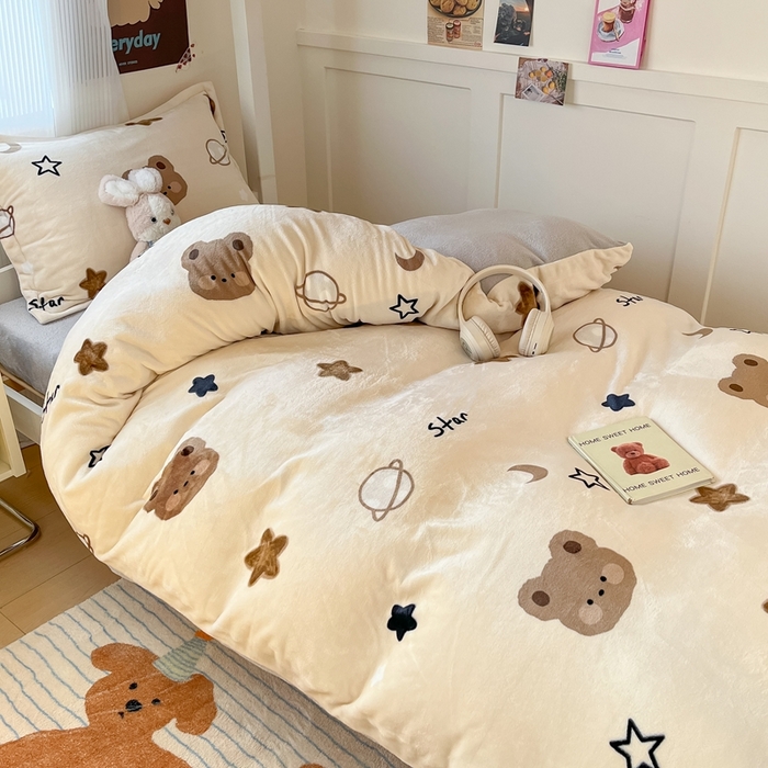 91家纺网 家纺一手货源 找家纺 川悦生活 2025新款加厚保暖高克重牛奶绒宿舍三件套 星际小熊