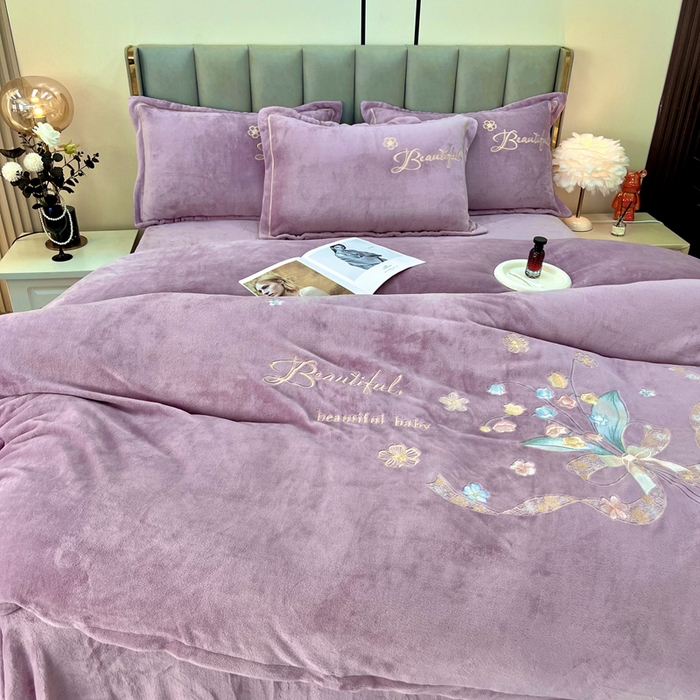 91家纺网 家纺一手货源 找家纺 鑫利来家纺 2025新款简约牛奶绒绣花四件套-铃兰系列 铃兰-香芋紫
