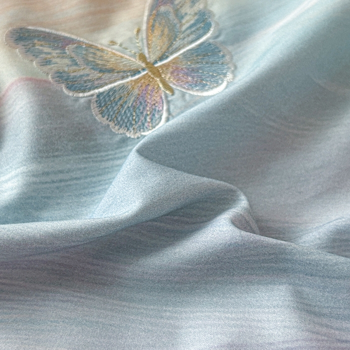 91家纺网 家纺一手货源 找家纺 博纳家纺 2025新款正宗3221纯棉磨毛全棉印绣拼角四件套-幻影 天蓝