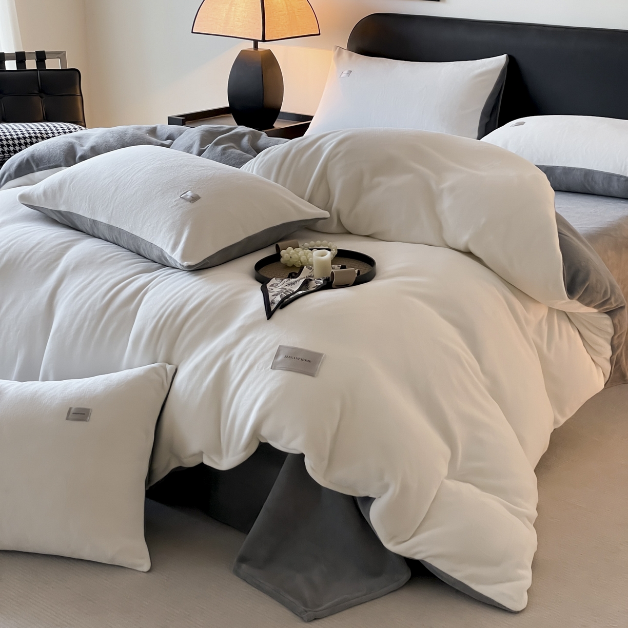 91家纺网 家纺一手货源 找家纺 ab家纺 2025新款保暖舒适纯色牛奶绒四件套 米月白深灰