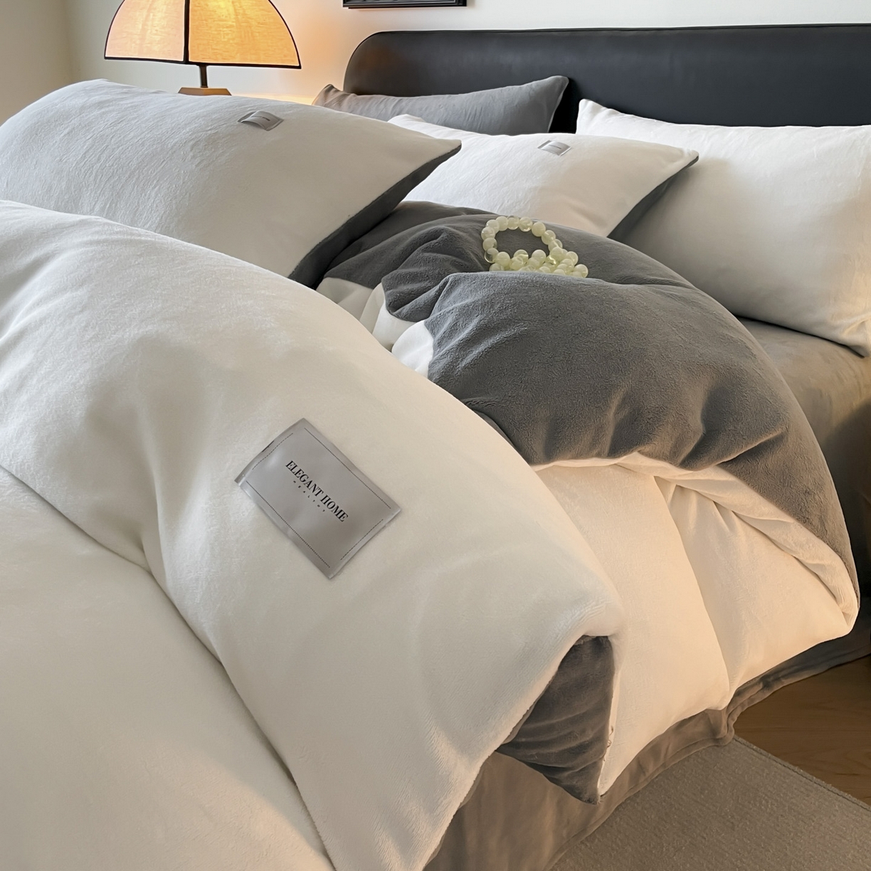 ab家纺 2025新款保暖舒适纯色牛奶绒四件套 米月白深灰