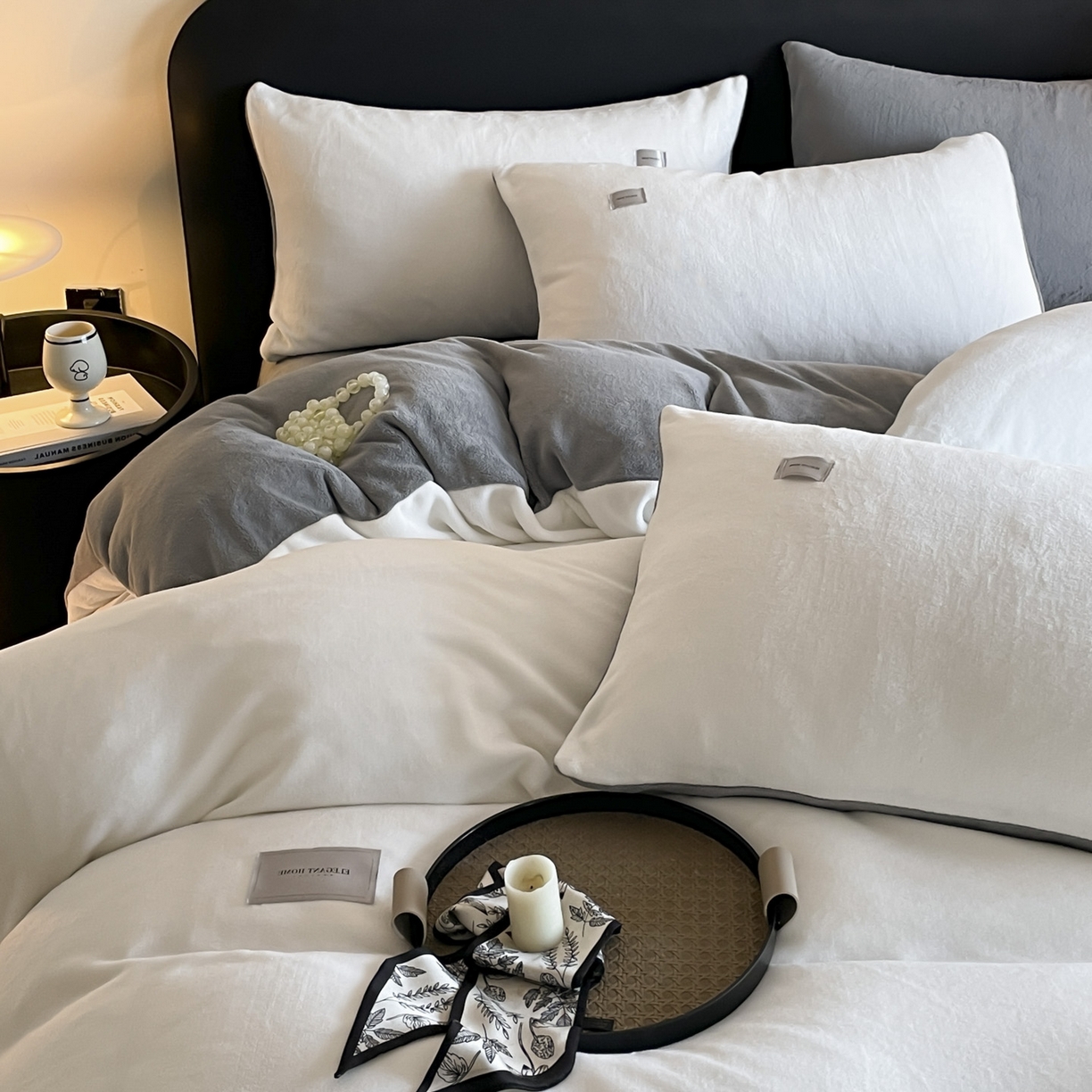 91家纺网 家纺一手货源 找家纺 ab家纺 2025新款保暖舒适纯色牛奶绒四件套 米月白深灰