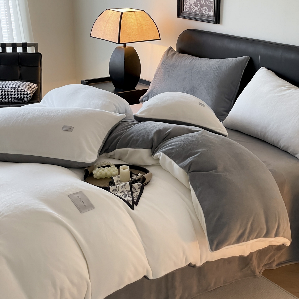 91家纺网 家纺一手货源 找家纺 ab家纺 2025新款保暖舒适纯色牛奶绒四件套 米月白深灰