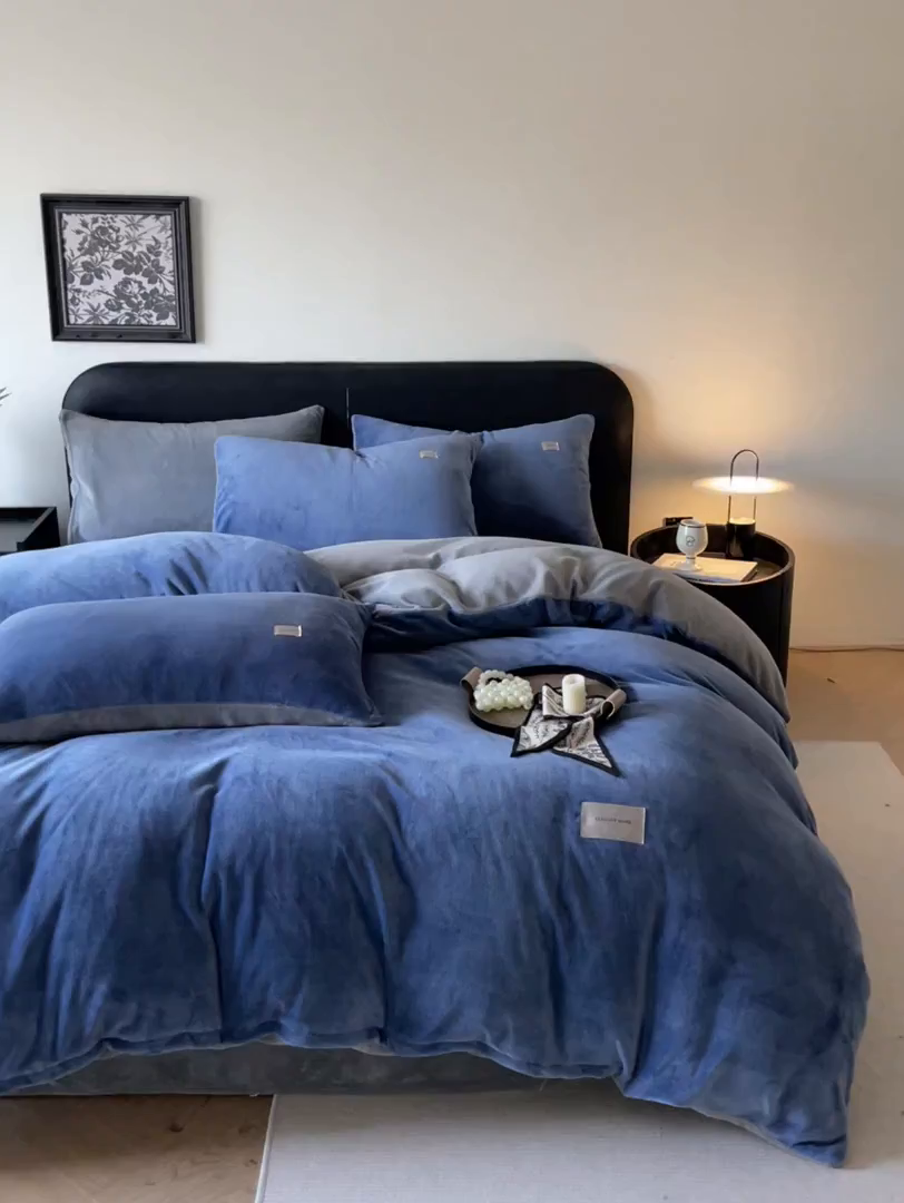 91家纺网 家纺一手货源 找家纺 ab家纺 2025新款保暖舒适纯色牛奶绒四件套 宾利蓝深灰