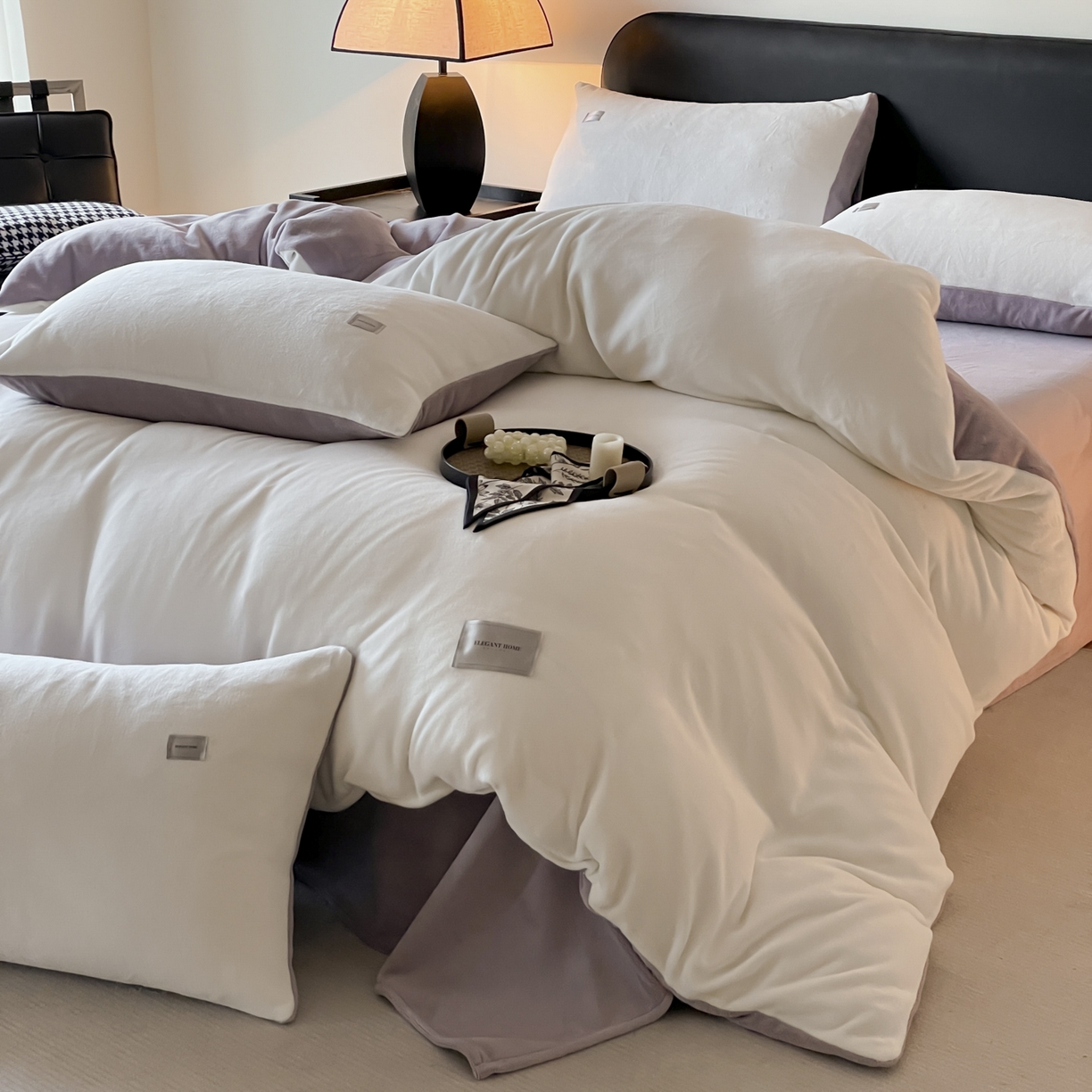 91家纺网 家纺一手货源 找家纺 ab家纺 2025新款保暖舒适纯色牛奶绒四件套 米月白香芋紫