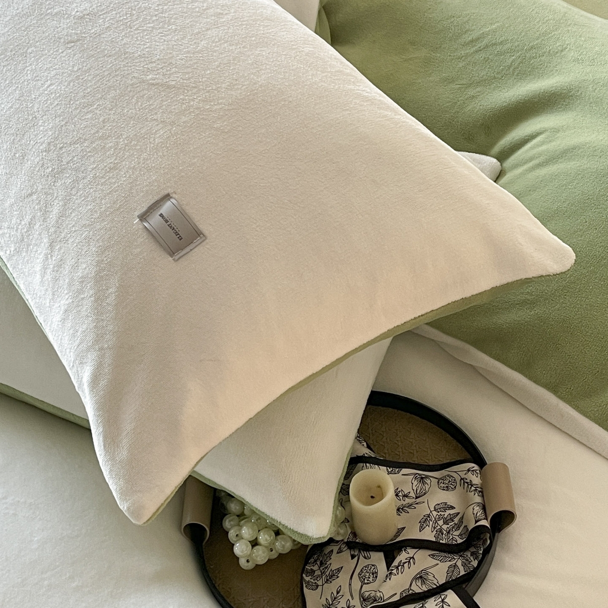 91家纺网 家纺一手货源 找家纺 ab家纺 2025新款保暖舒适纯色牛奶绒四件套 米月白橄榄绿