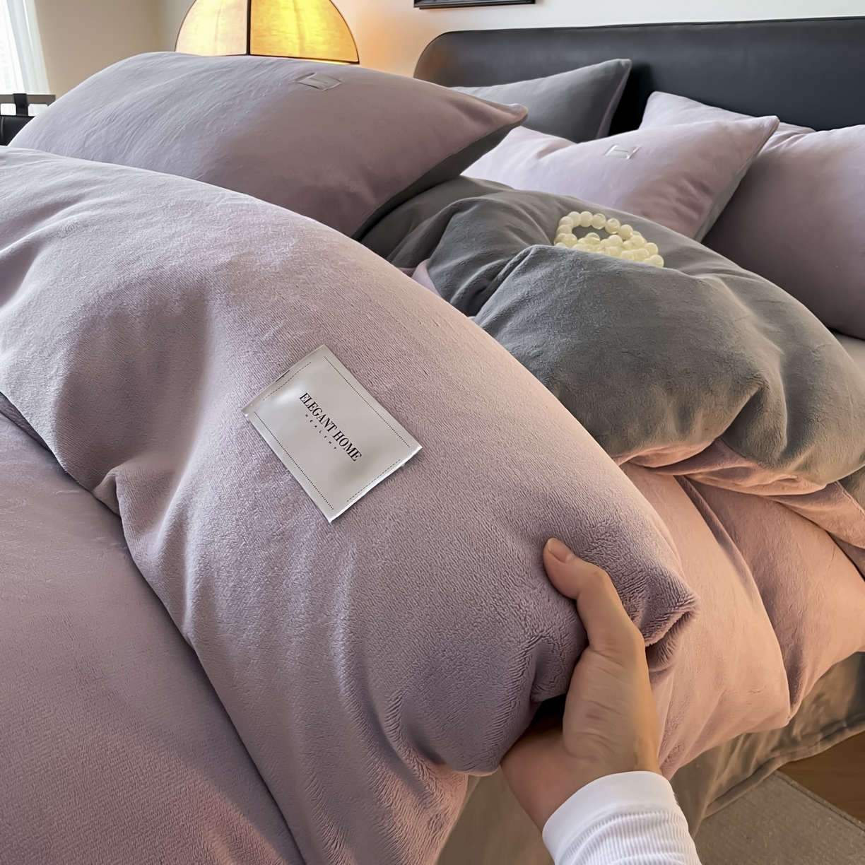 91家纺网 家纺一手货源 找家纺 ab家纺 2025新款保暖舒适纯色牛奶绒四件套 香芋柴深灰