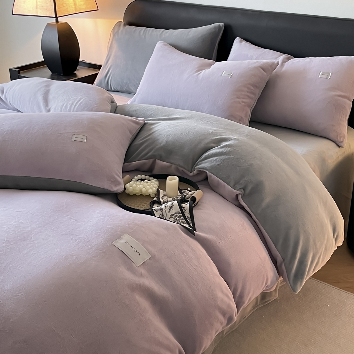 91家纺网 家纺一手货源 找家纺 ab家纺 2025新款保暖舒适纯色牛奶绒四件套 香芋柴深灰