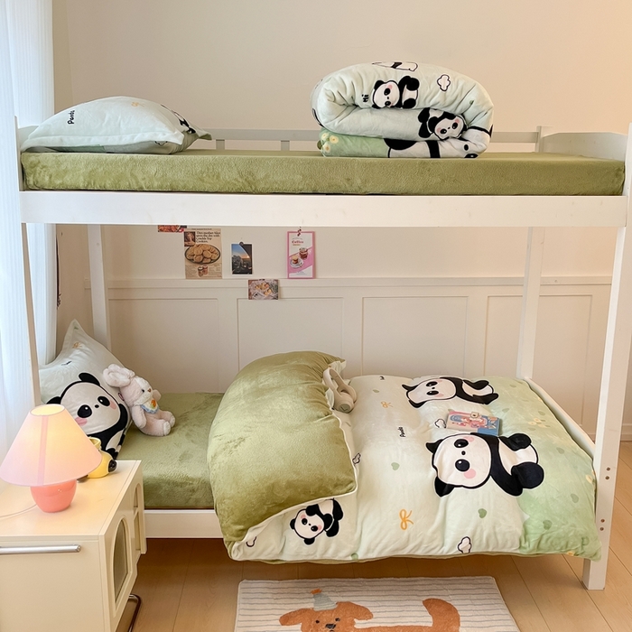 91家纺网 家纺一手货源 找家纺 川悦生活 2025新款加厚保暖高克重牛奶绒宿舍三件套 熊猫乐园