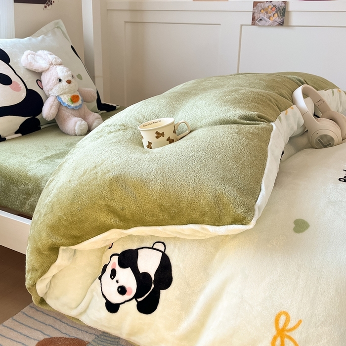 91家纺网 家纺一手货源 找家纺 川悦生活 2025新款加厚保暖高克重牛奶绒宿舍三件套 熊猫乐园