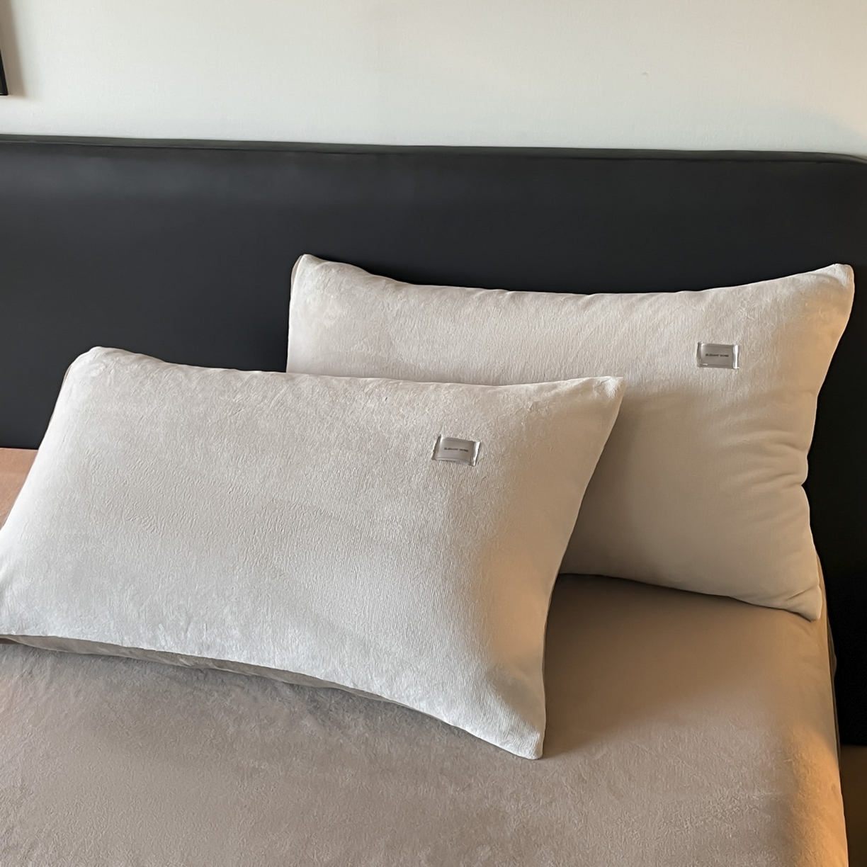 91家纺网 家纺一手货源 找家纺 ab家纺 2025新款保暖舒适纯色牛奶绒四件套 米咖