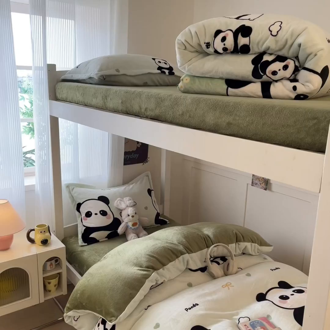 91家纺网 家纺一手货源 找家纺 川悦生活 2025新款加厚保暖高克重牛奶绒宿舍三件套 熊猫乐园