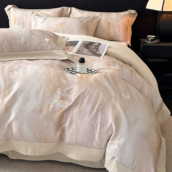 91家纺网 家纺一手货源 找家纺 博纳家纺 2025新款正宗3221纯棉磨毛全棉印绣拼角四件套-幻影 香槟