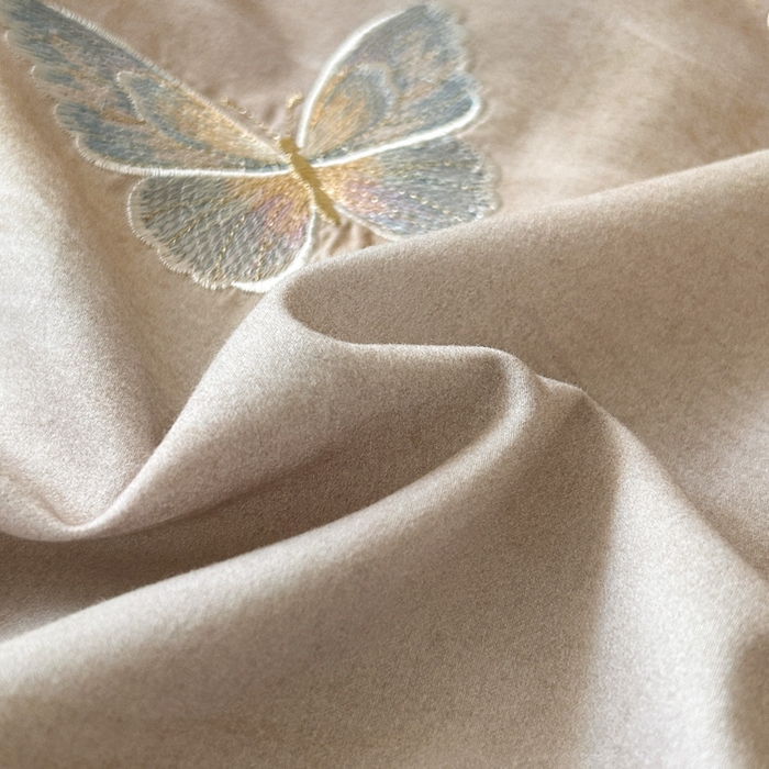 91家纺网 家纺一手货源 找家纺 博纳家纺 2025新款正宗3221纯棉磨毛全棉印绣拼角四件套-幻影 香槟