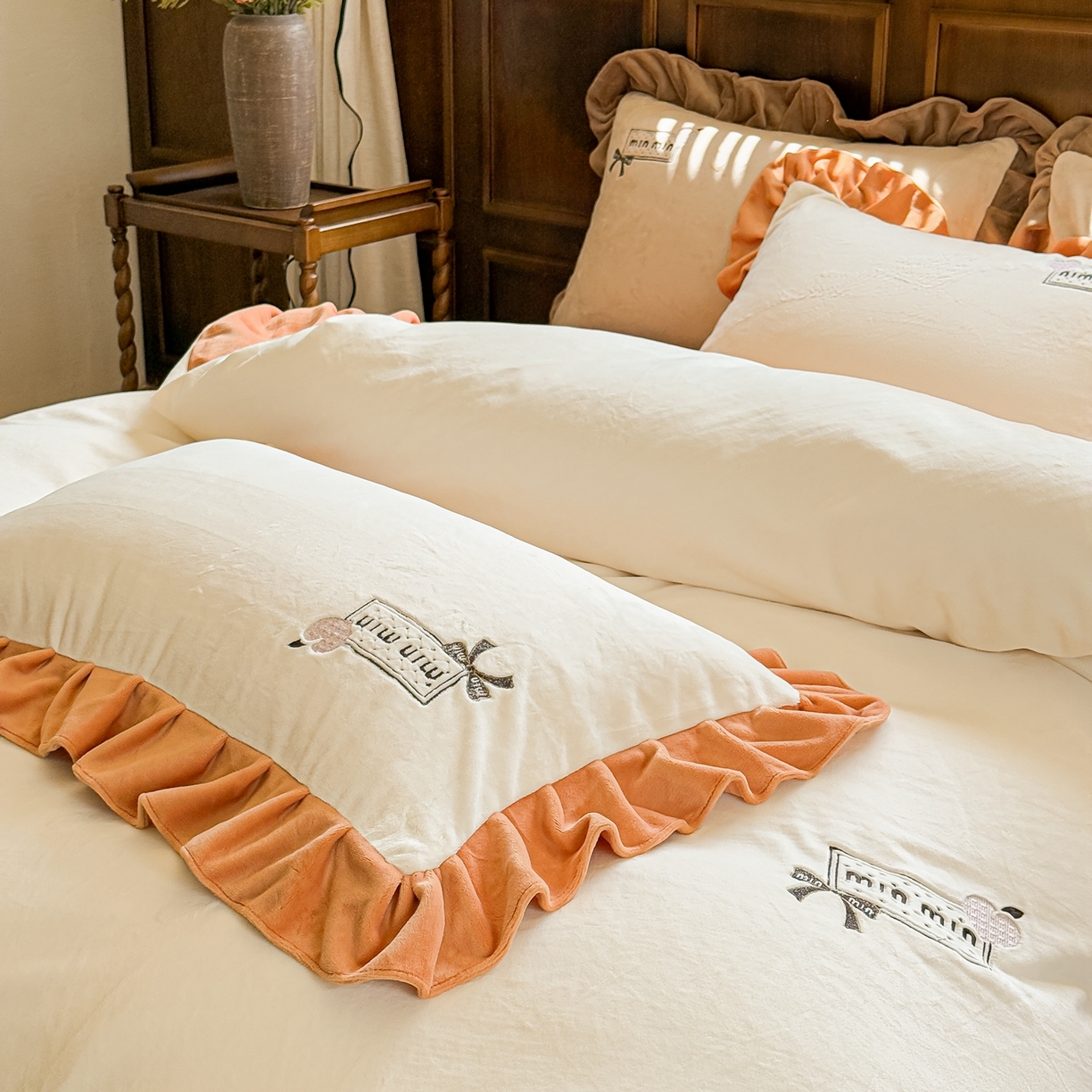 91家纺网 家纺一手货源 找家纺 （总）阿那亚 2025新款加厚煦暖绒牛奶绒四件套韩版花边四件套刺绣四件套