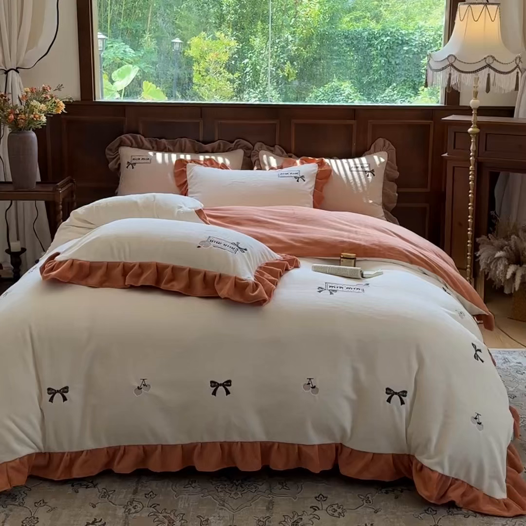 91家纺网 家纺一手货源 找家纺 （总）阿那亚 2025新款加厚煦暖绒牛奶绒四件套韩版花边四件套刺绣四件套