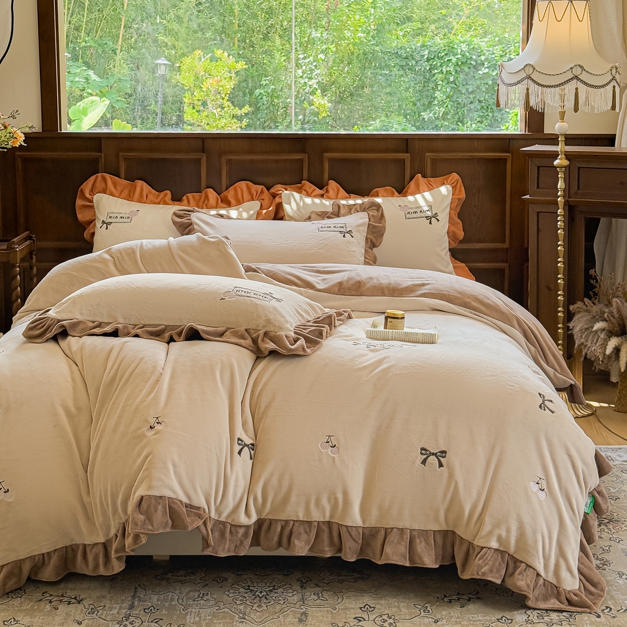 91家纺网 家纺一手货源 找家纺 阿那亚 2025新款加厚煦暖绒牛奶绒四件套韩版花边四件套刺绣四件套 安娜卡其