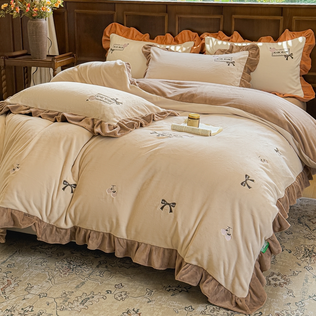 91家纺网 家纺一手货源 找家纺 阿那亚 2025新款加厚煦暖绒牛奶绒四件套韩版花边四件套刺绣四件套 安娜卡其