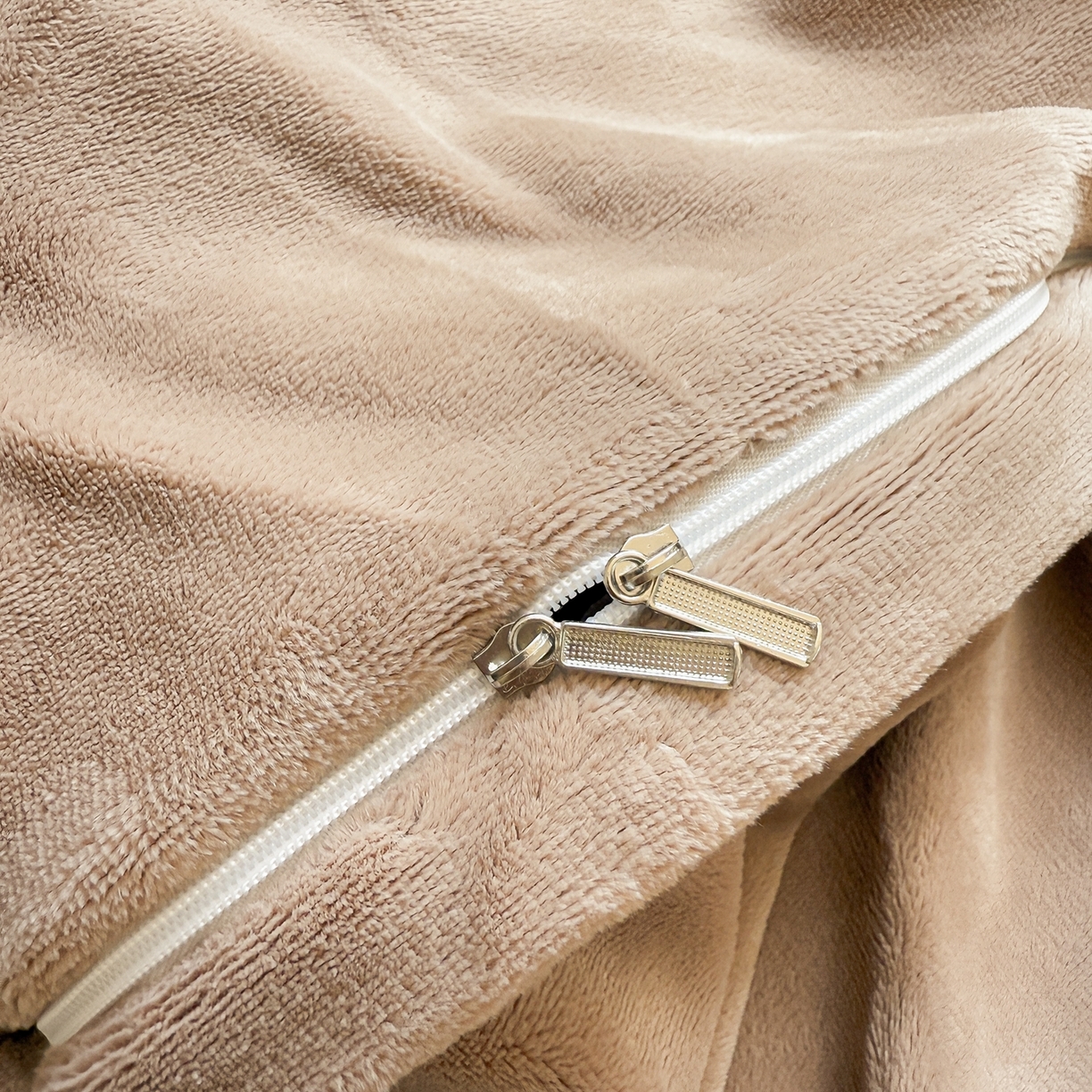 91家纺网 家纺一手货源 找家纺 阿那亚 2025新款加厚煦暖绒牛奶绒四件套韩版花边四件套刺绣四件套 安娜卡其