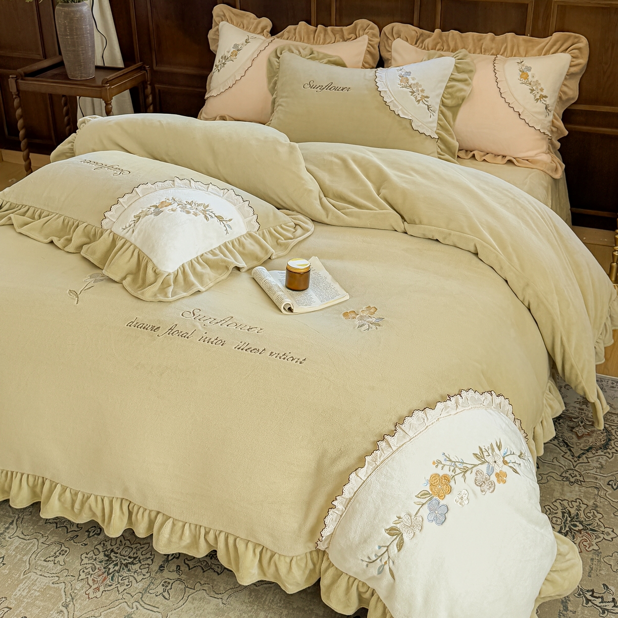 91家纺网 家纺一手货源 找家纺 阿那亚 2025新款加厚煦暖绒牛奶绒四件套韩版花边四件套刺绣四件套 繁华果绿