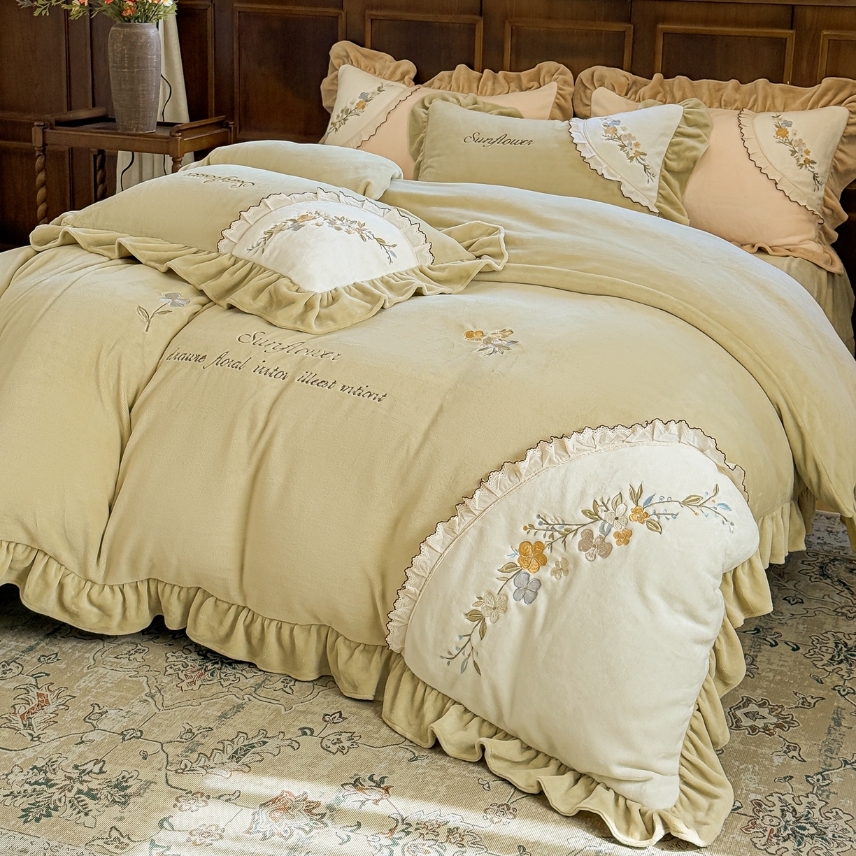 91家纺网 家纺一手货源 找家纺 阿那亚 2025新款加厚煦暖绒牛奶绒四件套韩版花边四件套刺绣四件套 繁华果绿