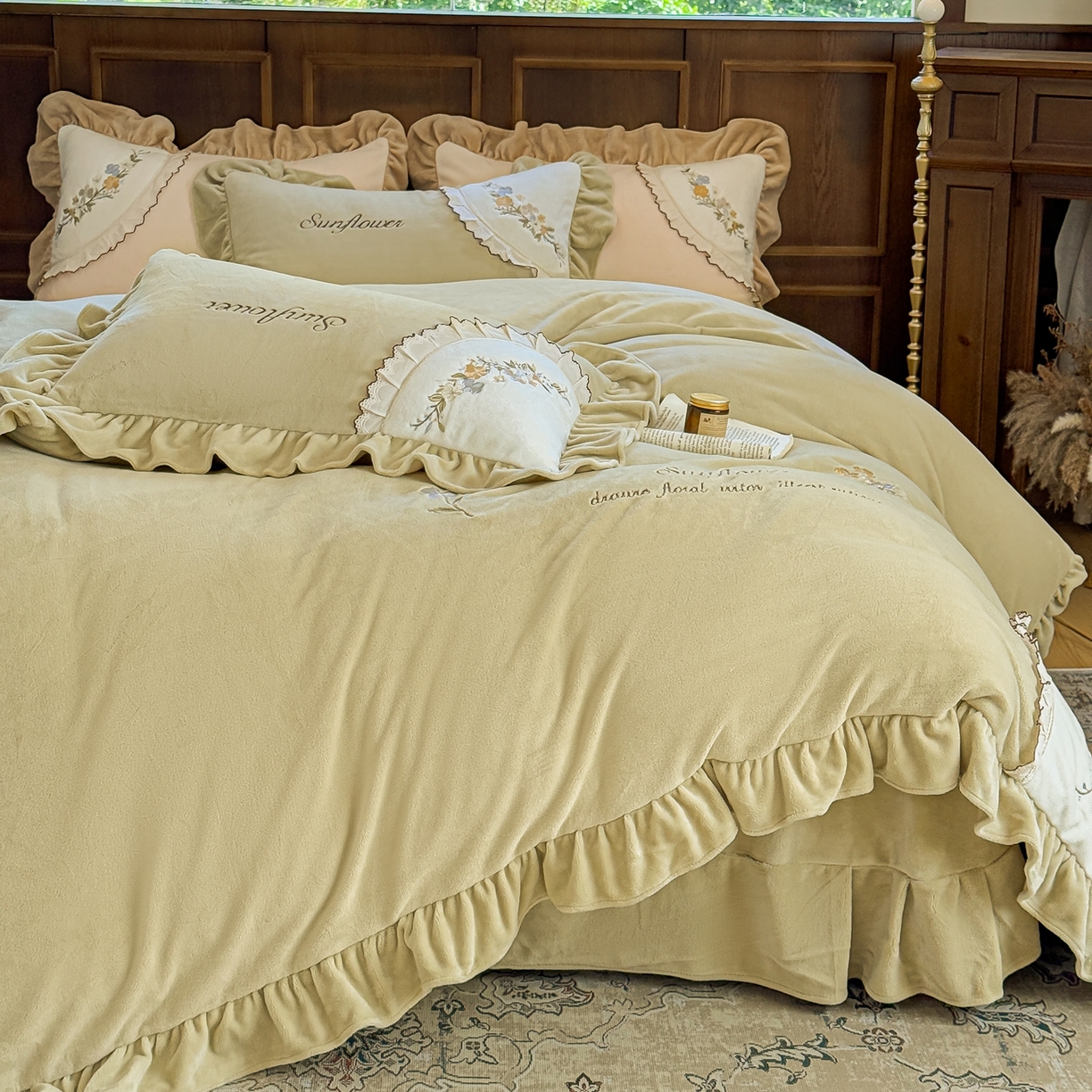 91家纺网 家纺一手货源 找家纺 阿那亚 2025新款加厚煦暖绒牛奶绒四件套韩版花边四件套刺绣四件套 繁华果绿