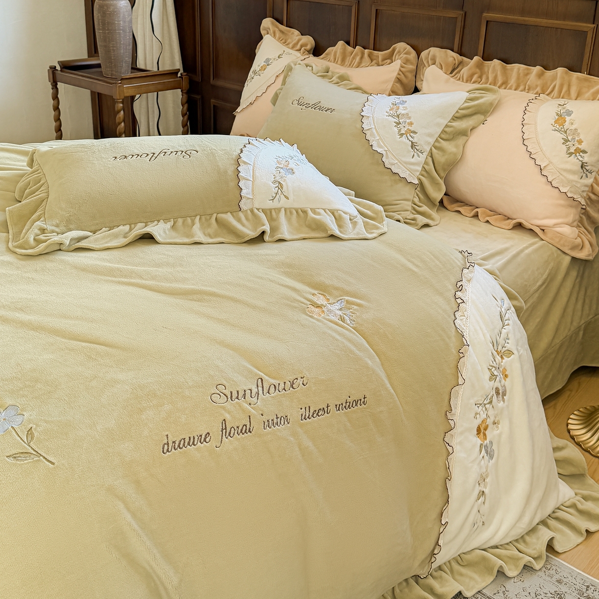 91家纺网 家纺一手货源 找家纺 阿那亚 2025新款加厚煦暖绒牛奶绒四件套韩版花边四件套刺绣四件套 繁华果绿