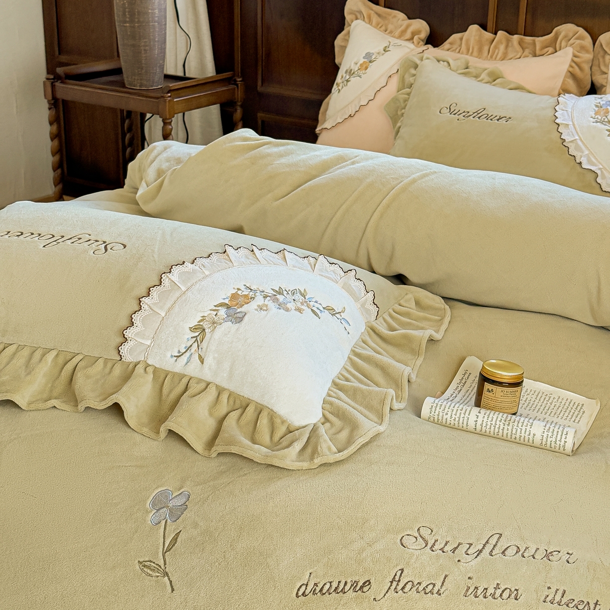 91家纺网 家纺一手货源 找家纺 阿那亚 2025新款加厚煦暖绒牛奶绒四件套韩版花边四件套刺绣四件套 繁华果绿