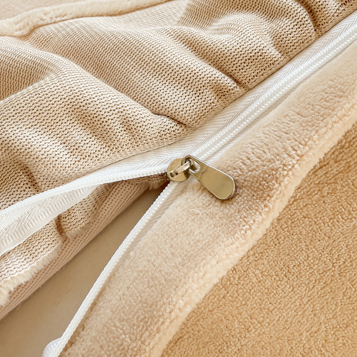 91家纺网 家纺一手货源 找家纺 阿那亚 2025新款加厚煦暖绒牛奶绒四件套韩版花边四件套刺绣四件套 繁华奶白