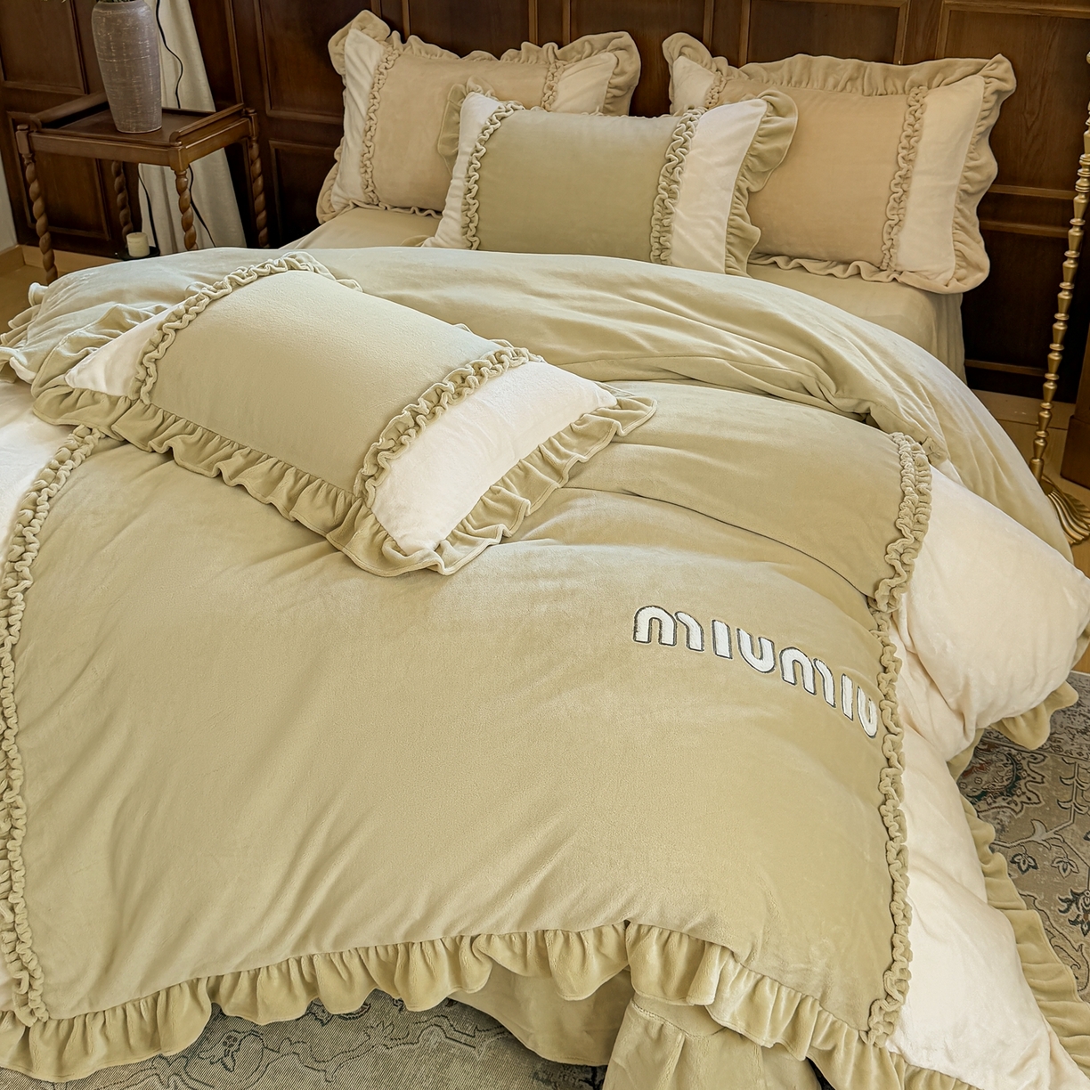 91家纺网 家纺一手货源 找家纺 阿那亚 2025新款加厚煦暖绒牛奶绒四件套韩版花边四件套刺绣四件套 伊贝果绿