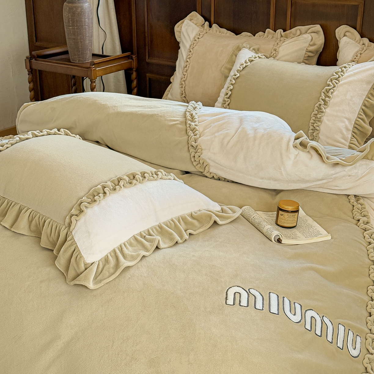 91家纺网 家纺一手货源 找家纺 阿那亚 2025新款加厚煦暖绒牛奶绒四件套韩版花边四件套刺绣四件套 伊贝果绿