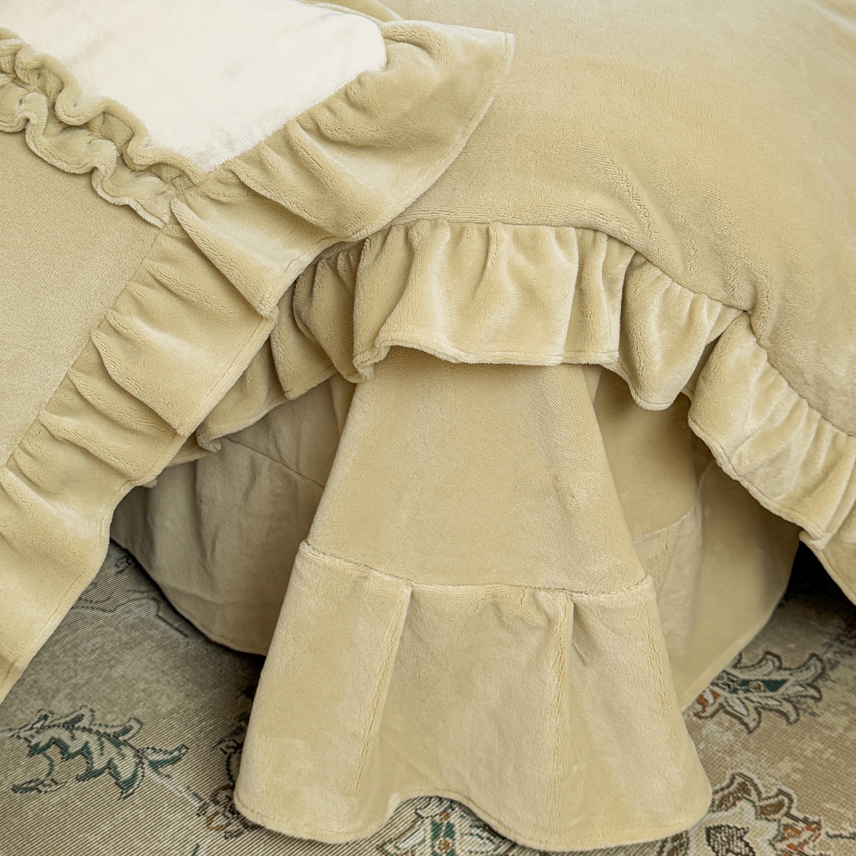 91家纺网 家纺一手货源 找家纺 阿那亚 2025新款加厚煦暖绒牛奶绒四件套韩版花边四件套刺绣四件套 伊贝果绿