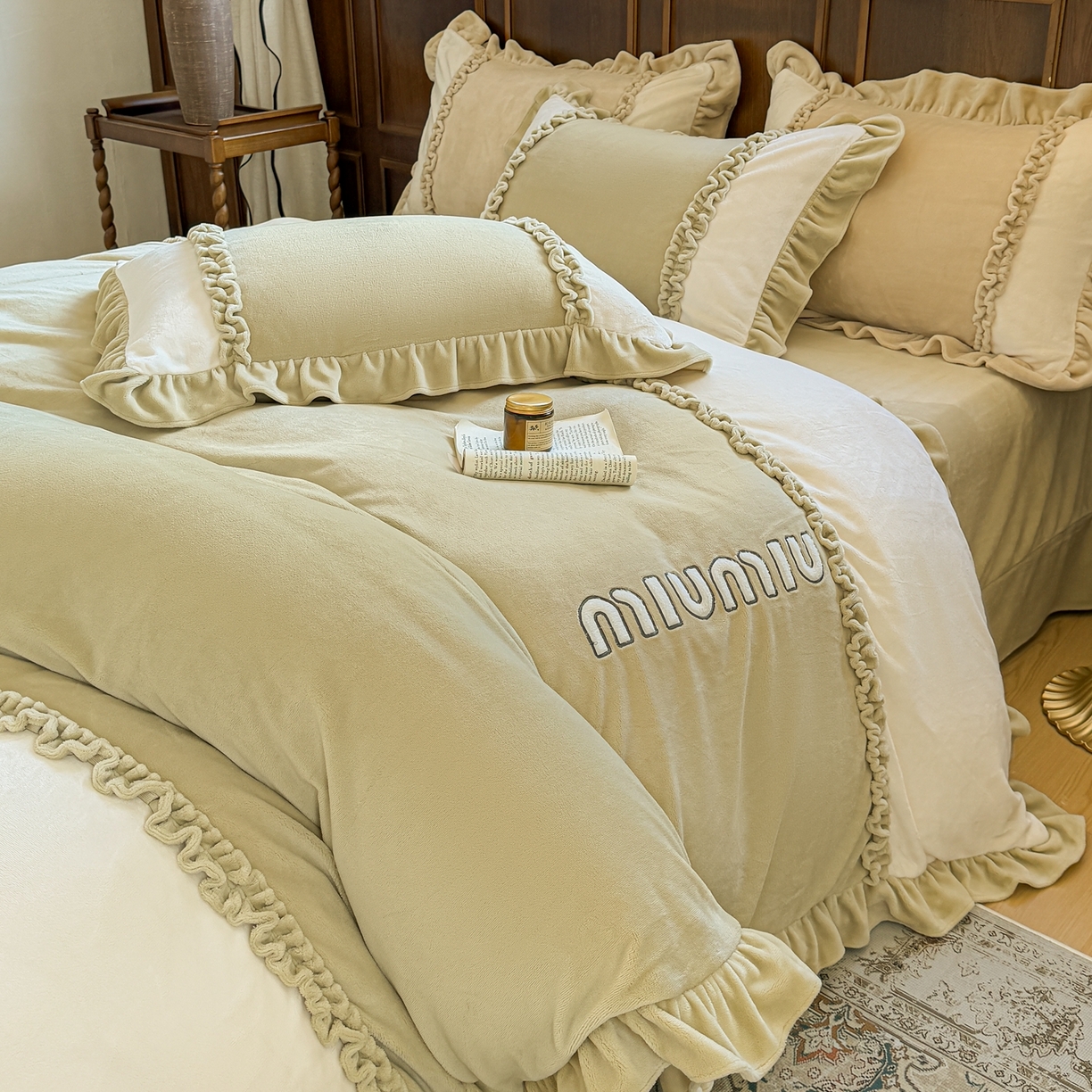 91家纺网 家纺一手货源 找家纺 阿那亚 2025新款加厚煦暖绒牛奶绒四件套韩版花边四件套刺绣四件套 伊贝果绿