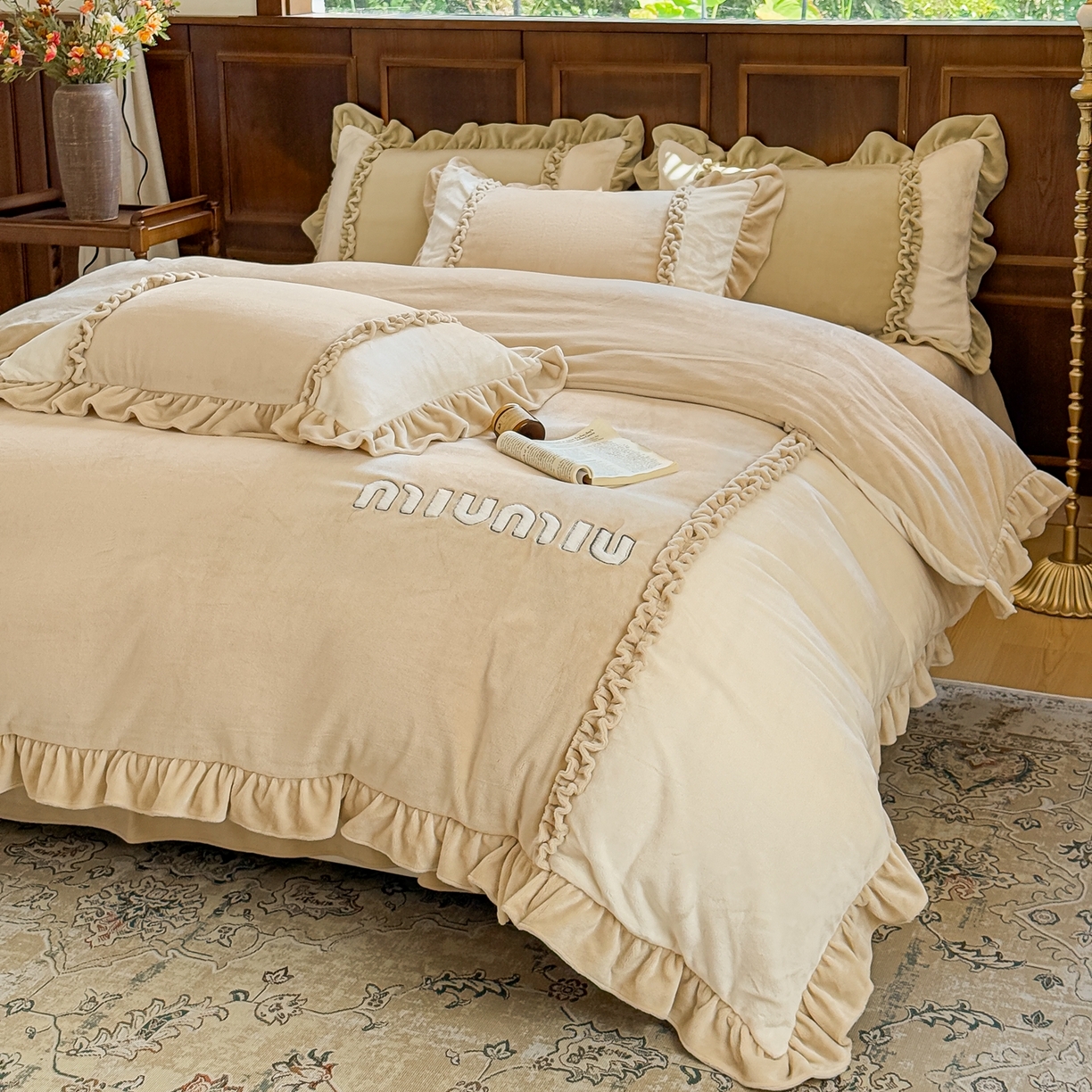 91家纺网 家纺一手货源 找家纺 阿那亚 2025新款加厚煦暖绒牛奶绒四件套韩版花边四件套刺绣四件套 伊贝米驼