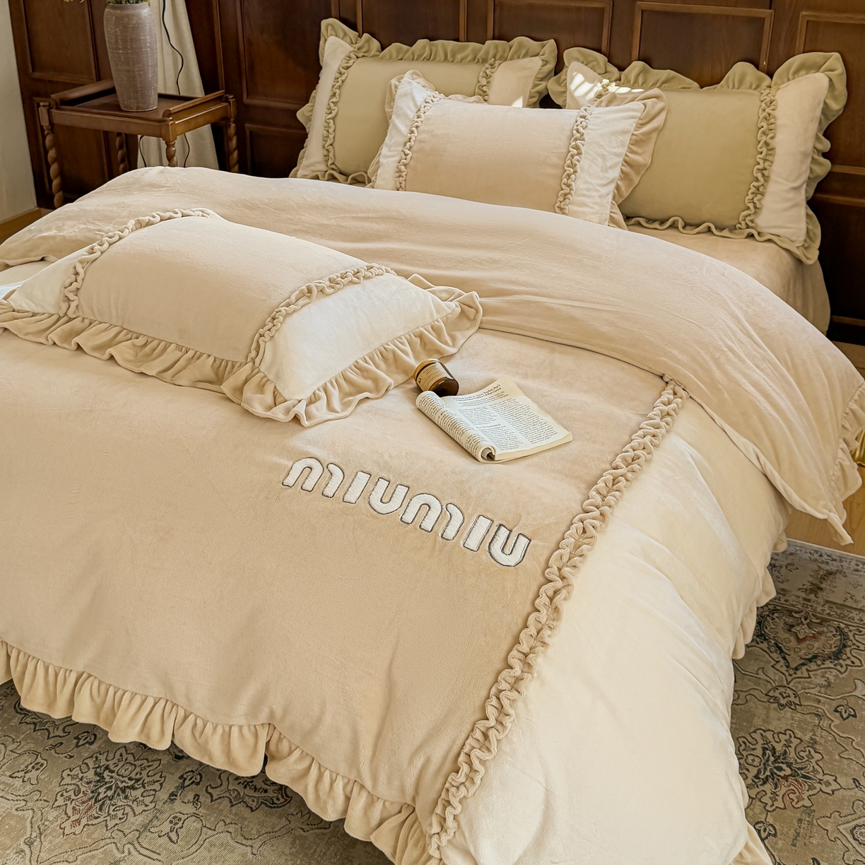 91家纺网 家纺一手货源 找家纺 阿那亚 2025新款加厚煦暖绒牛奶绒四件套韩版花边四件套刺绣四件套 伊贝米驼