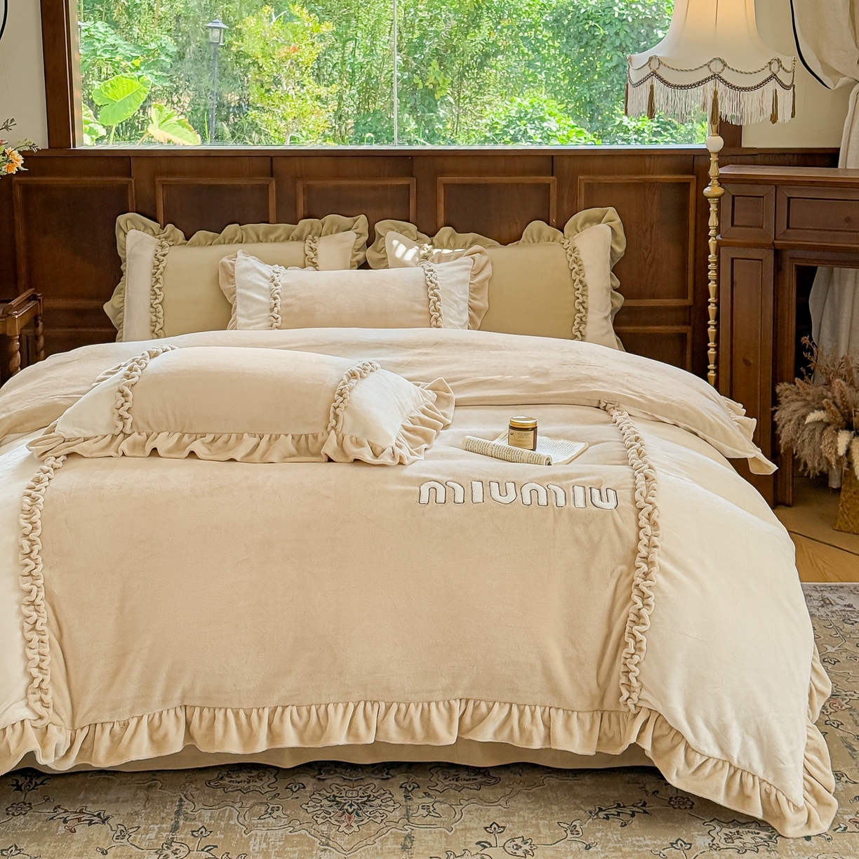 91家纺网 家纺一手货源 找家纺 阿那亚 2025新款加厚煦暖绒牛奶绒四件套韩版花边四件套刺绣四件套 伊贝米驼