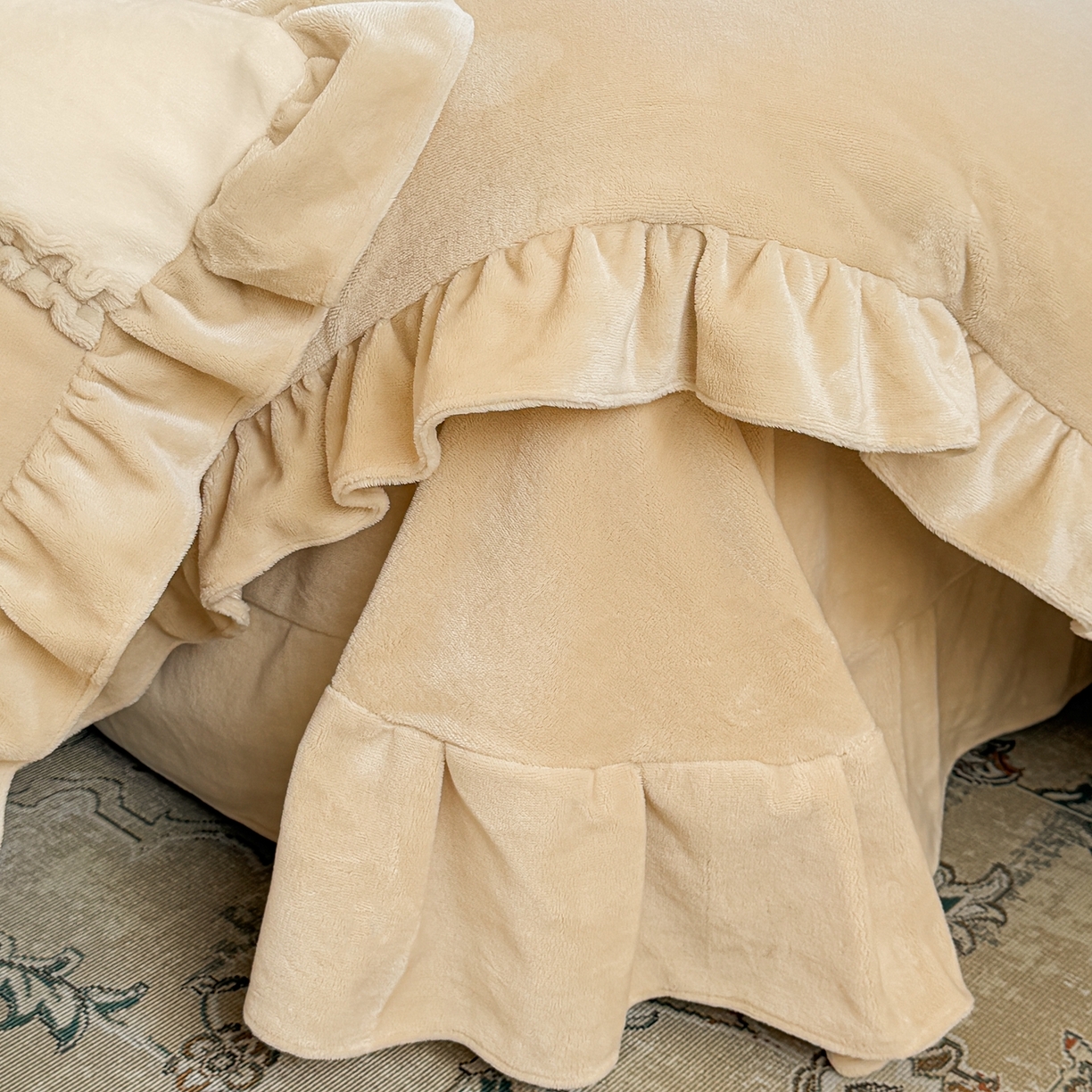 91家纺网 家纺一手货源 找家纺 阿那亚 2025新款加厚煦暖绒牛奶绒四件套韩版花边四件套刺绣四件套 伊贝米驼