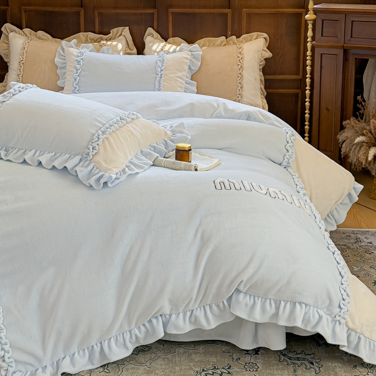 91家纺网 家纺一手货源 找家纺 阿那亚 2025新款加厚煦暖绒牛奶绒四件套韩版花边四件套刺绣四件套 伊贝浅蓝