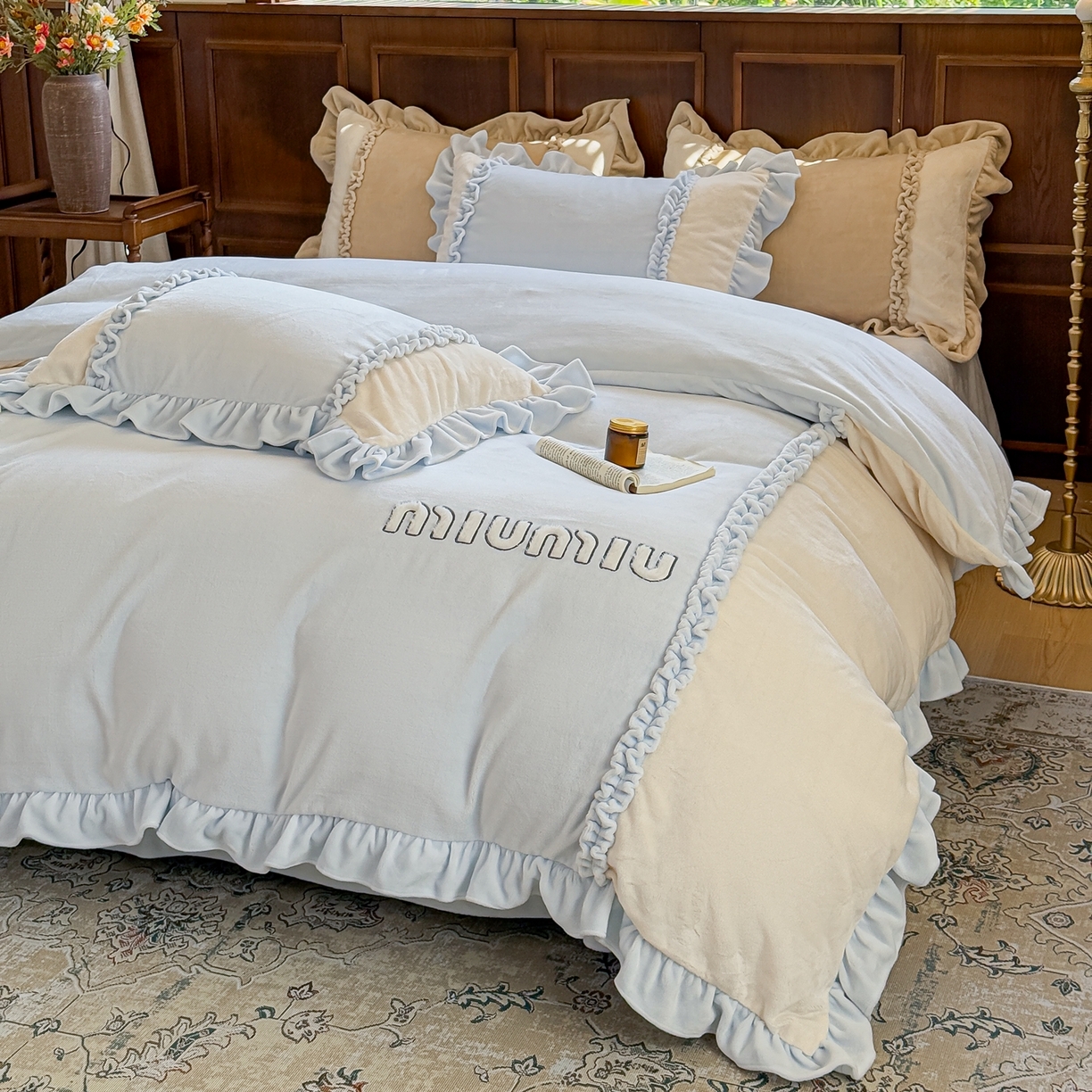 91家纺网 家纺一手货源 找家纺 阿那亚 2025新款加厚煦暖绒牛奶绒四件套韩版花边四件套刺绣四件套 伊贝浅蓝