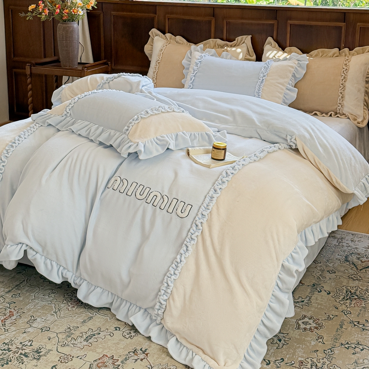 91家纺网 家纺一手货源 找家纺 阿那亚 2025新款加厚煦暖绒牛奶绒四件套韩版花边四件套刺绣四件套 伊贝浅蓝