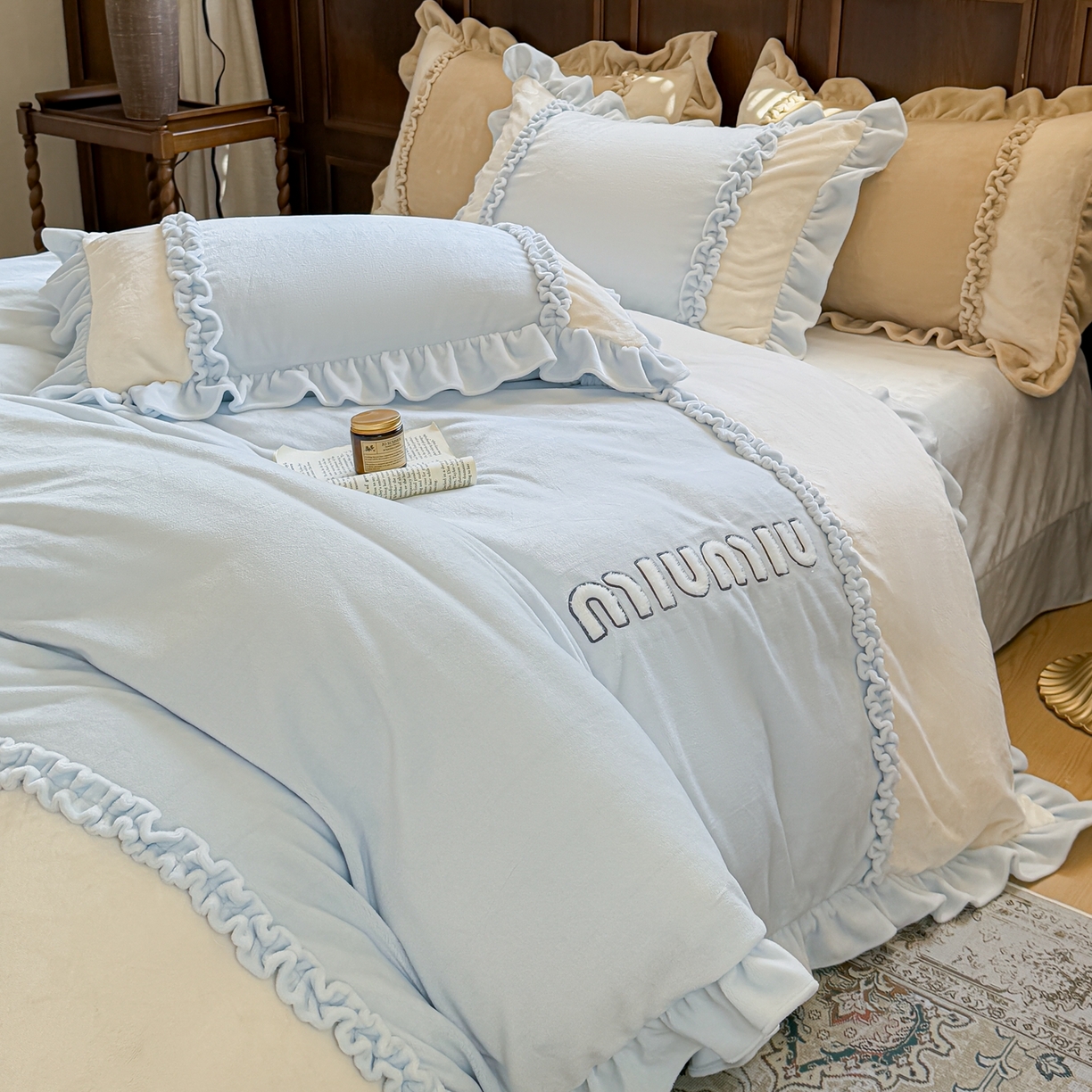 91家纺网 家纺一手货源 找家纺 阿那亚 2025新款加厚煦暖绒牛奶绒四件套韩版花边四件套刺绣四件套 伊贝浅蓝