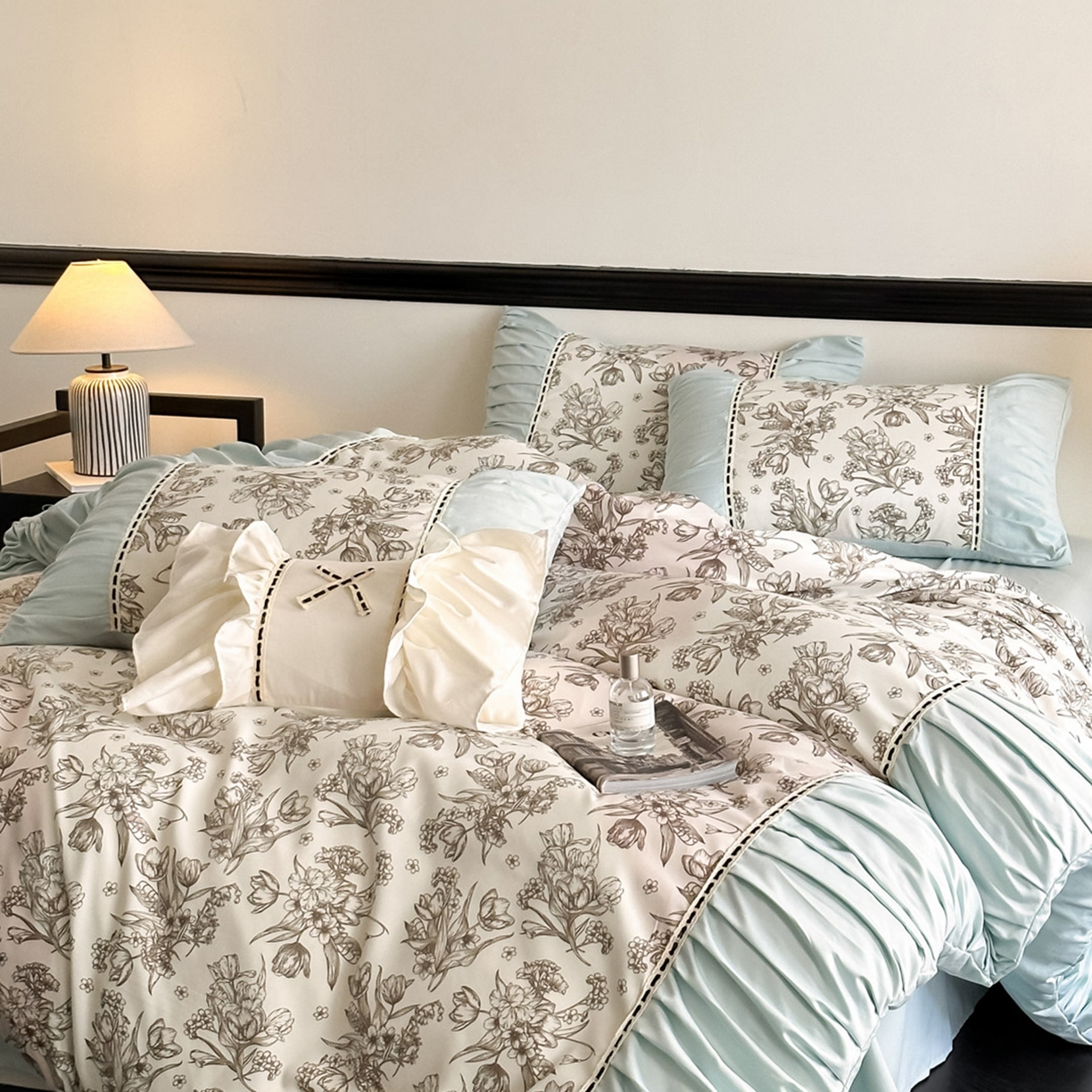 91家纺网 家纺一手货源 找家纺 博纳家纺 2025新款亲肤棉法式奶油风四件套-芙蕾雅 繁星蓝