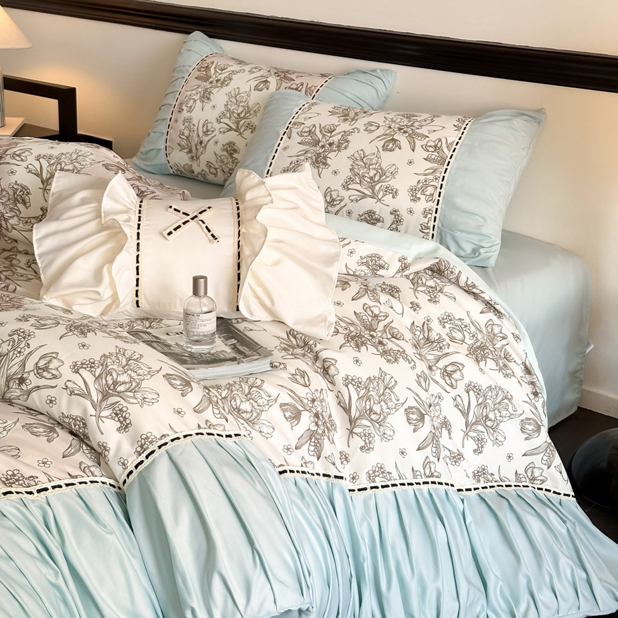 91家纺网 家纺一手货源 找家纺 博纳家纺 2025新款亲肤棉法式奶油风四件套-芙蕾雅 繁星蓝