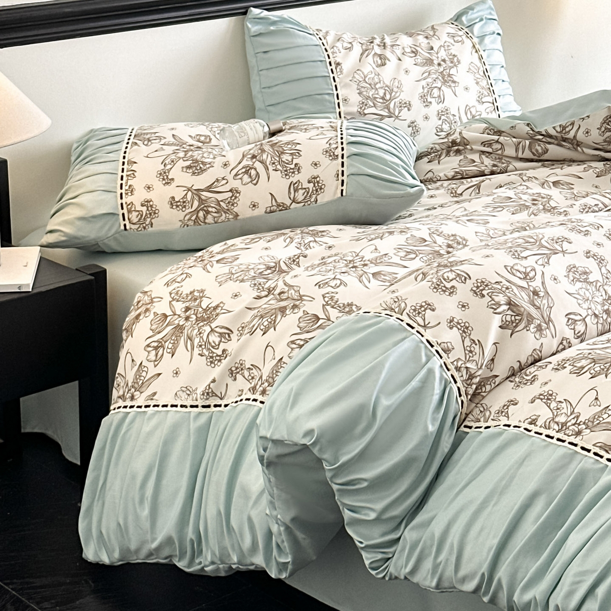 91家纺网 家纺一手货源 找家纺 博纳家纺 2025新款亲肤棉法式奶油风四件套-芙蕾雅 繁星蓝