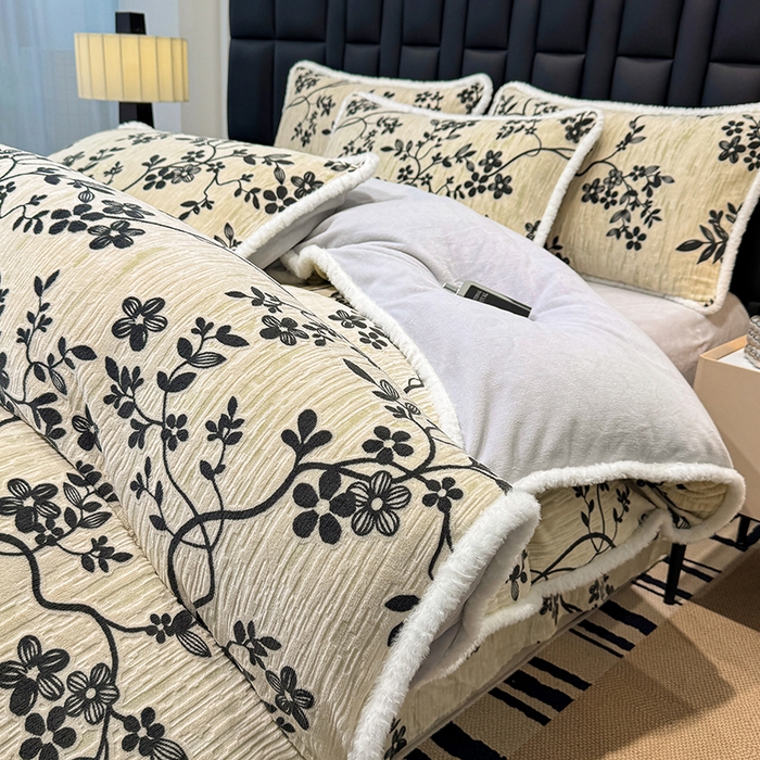 91家纺网 家纺一手货源 找家纺 （总）鹿辉家居（原吉欧力） 2025新款牛奶绒8.5斤立体雕花兔毛绒包边四件套