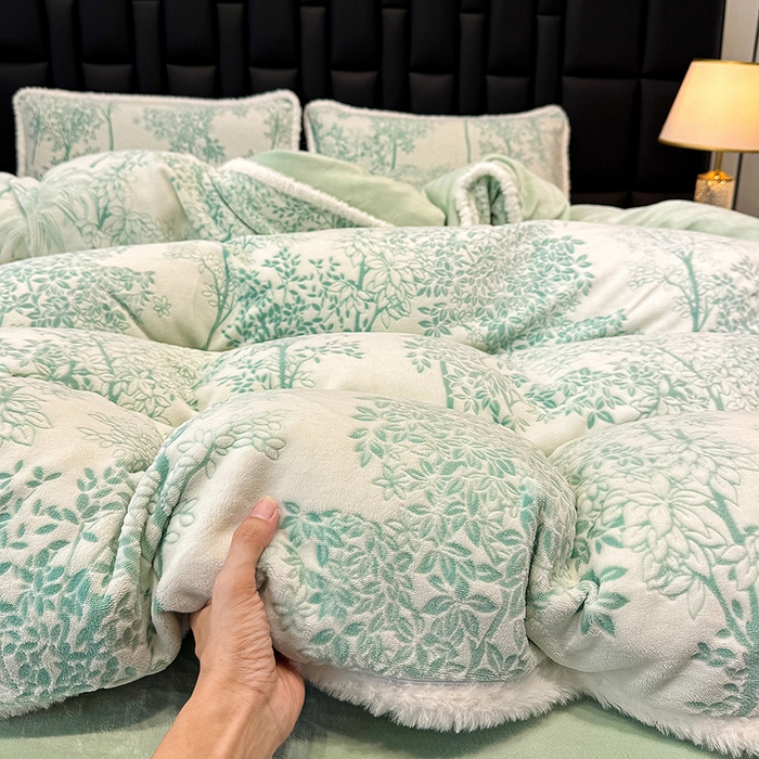 91家纺网 家纺一手货源 找家纺 鹿辉家居（原吉欧力） 2025新款牛奶绒8.5斤立体雕花兔毛绒包边四件套 国色天香